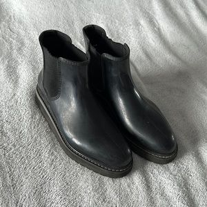 Cougar ankle rain boots. US8